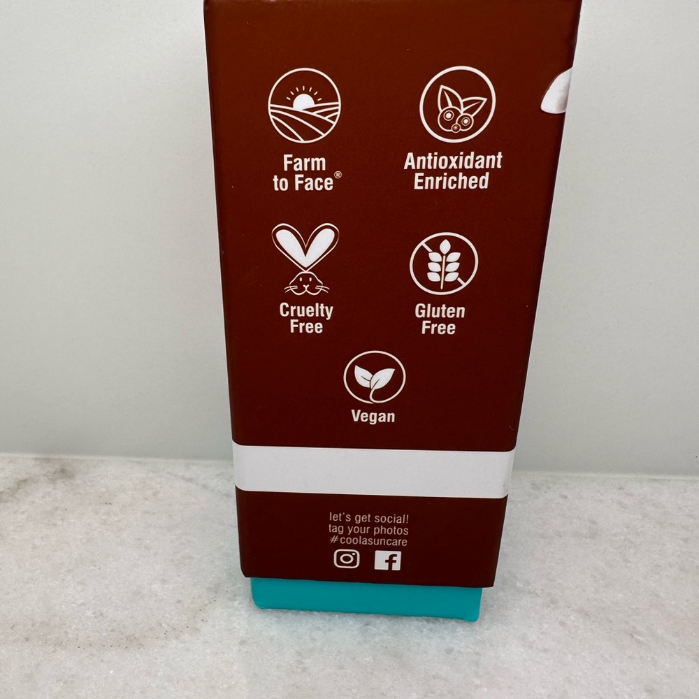 COOLA Sunless Tan Serum in Brown and White. Used once! 💜 - Picture 6 of 8